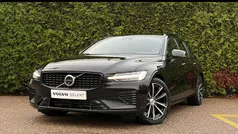Zwart Occasion 2024 Volvo V60 Plus Stationwagen | € 41.940 (Eerlijke prijs)
