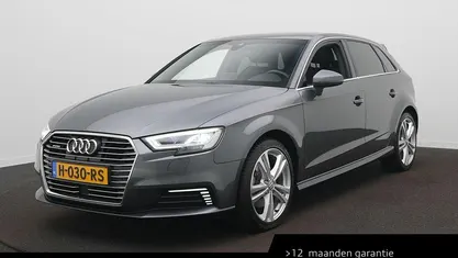Grijs Occasion 2020 Audi A3 Sportback e-tron S-Line Hatchback | € 23.400 (Super prijs)