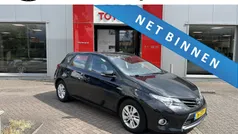 Zwart Gebruikt 2013 Toyota Auris Hybrid Hatchback | € 12.999 (Eerlijke prijs)