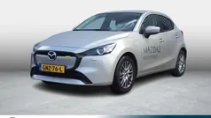 Bruin Gebruikt 2024 Mazda 2 Exclusive-Line Hatchback | € 22.395 (Eerlijke prijs)