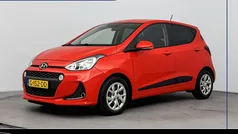 Tomato red (ttr) Gebruikt 2019 Hyundai i10 Premium Hatchback | € 10.700 (Eerlijke prijs)