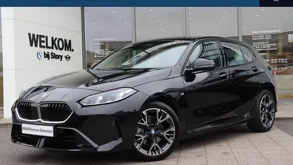 Zwart Occasion 2024 BMW 120 Comfort Edition Hatchback | € 33.950 (Goede deal)