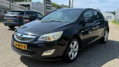 Zwart Gebruikt 2010 Opel Astra Edition Hatchback | € 3.749 (Eerlijke prijs)