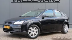 Zwart, metallic lak Gebruikt 2008 Ford Focus Trend Hatchback | € 1.750 (Eerlijke prijs)