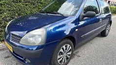 Gebruikt 2004 Renault Clio II Authentique Hatchback | € 450 (Super prijs)