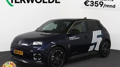 Nachtblauw met dak in sterzwar Gebruikt 2024 Renault R5 Iconic Hatchback | € 31.900 (Eerlijke prijs)