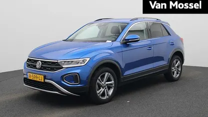 Blauw Gebruikt 2022 VW T-Roc Life SUV | € 23.900 (Eerlijke prijs)