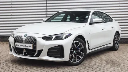 Wit Gebruikt 2025 BMW i4 M Sport Sedan | € 55.950 (Eerlijke prijs)