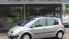 Beige Gebruikt 2004 Renault Scénic II Komfort MPV | € 1.995 (Eerlijke prijs)