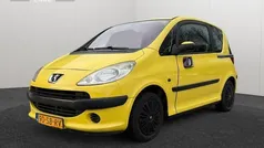Geel Gebruikt 2005 Peugeot 1007 Hatchback | € 399