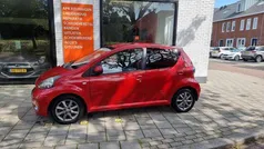Rood Gebruikt 2012 Toyota Aygo Hatchback | € 3.950 (Eerlijke prijs)