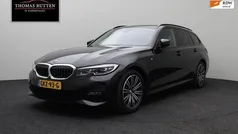 Zwart Gebruikt 2021 BMW 330 Executive Stationwagen | € 31.950 (Goede deal)
