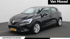 Zwart Gebruikt 2022 Renault Clio V Zen Hatchback | € 13.900 (Eerlijke prijs)