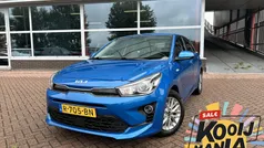 Blauw, metallic lak Gebruikt 2022 Kia Rio Hatchback | € 18.650 (Eerlijke prijs)