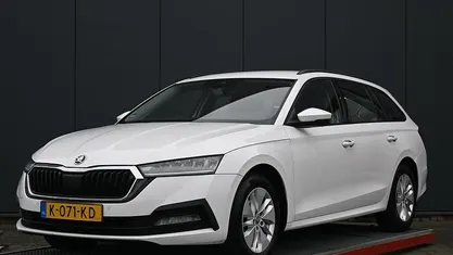 Occasion Skoda Octavia Business Line 2021 Wit Stationwagen