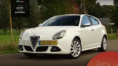 Wit Gebruikt 2011 Alfa Romeo Giulietta Distinctive Hatchback | € 3.900 (Super prijs)