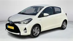 Wit Gebruikt 2016 Toyota Yaris Hybrid Trend Hatchback | € 13.990 (Eerlijke prijs)