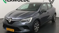Gebruikt 2022 Renault Clio V Equilibre Hatchback | € 15.340 (Eerlijke prijs)