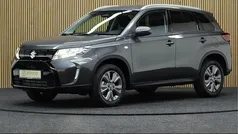 Grijs Gebruikt 2025 Suzuki Vitara Style SUV | € 28.950 (Eerlijke prijs)