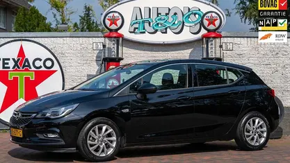 Zwart Gebruikt 2018 Opel Astra Business Hatchback | € 11.950 (Eerlijke prijs)
