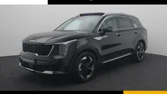 Zwart, metallic lak Gebruikt 2024 Kia Sorento SUV | € 58.940 (Eerlijke prijs)