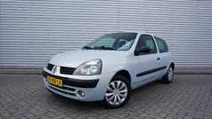 Hatchback Gebruikt 2003 Renault Clio II Dynamique Hatchback | € 1.450 (Eerlijke prijs)