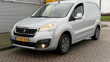 Grijs Gebruikt 2016 Peugeot Partner Premium MPV | € 4.750 (Eerlijke prijs)