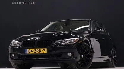 Zwart Occasion 2013 BMW 320 Executive Sedan | € 13.740 (Eerlijke prijs)