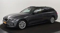 Grijs Gebruikt 2022 BMW 320 Advantage Stationwagen | € 27.900 (Eerlijke prijs)