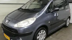 Grijs Gebruikt 2006 Peugeot 1007 Hatchback | € 1.945 (Eerlijke prijs)