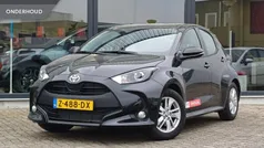 Zwart Gebruikt 2024 Toyota Yaris Hybrid Active Hatchback | € 23.499 (Eerlijke prijs)