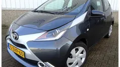 Grijs Gebruikt 2014 Toyota Aygo X-play Hatchback | € 7.195 (Eerlijke prijs)