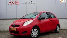 Rood Gebruikt 2010 Toyota Yaris Hatchback | € 2.750 (Eerlijke prijs)