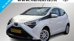 Wit Gebruikt 2020 Toyota Aygo X-play Hatchback | € 11.699 (Eerlijke prijs)