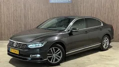 Grijs, metallic lak Gebruikt 2017 VW Passat R-line Sedan | € 14.900 (Goede deal)