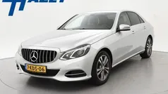Grijs, metallic lak Gebruikt 2013 Mercedes E200 Ambition Sedan | € 15.950 (Eerlijke prijs)