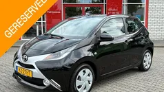 Gebruikt 2017 Toyota Aygo X-play Hatchback | € 8.880 (Eerlijke prijs)