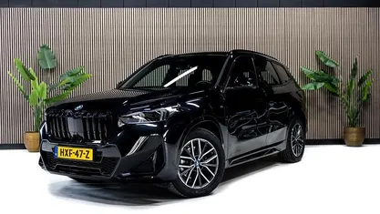 Zwart, metallic lak Gebruikt 2024 BMW X1 M Sport SUV | € 47.950 (Eerlijke prijs)