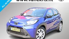 Gebruikt 2024 Toyota Aygo Play Hatchback | € 16.997 (Eerlijke prijs)