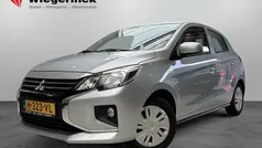 Grijs, metallic lak Gebruikt 2020 Mitsubishi Space Star Hatchback | € 10.944 (Eerlijke prijs)