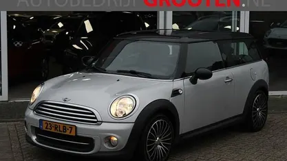 Wit (metallic) Gebruikt 2011 Mini Cooper Business Hatchback | € 4.988 (Eerlijke prijs)