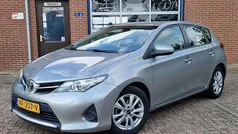 Grijs, metallic lak Gebruikt 2013 Toyota Auris Comfort Hatchback | € 8.750 (Eerlijke prijs)