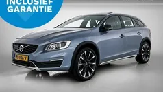 Blauw, metallic lak Gebruikt 2017 Volvo V60 CC Stationwagen | € 26.950 (Goede deal)
