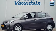 Grijs Gebruikt 2015 Toyota Yaris Hatchback | € 12.800 (Eerlijke prijs)