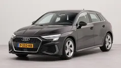 Zwart Gebruikt 2022 Audi A3 Sportback e-tron S-Line Sedan | € 33.500 (Eerlijke prijs)