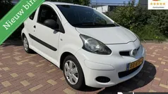 Wit Gebruikt 2011 Toyota Aygo Hatchback | € 4.440 (Eerlijke prijs)