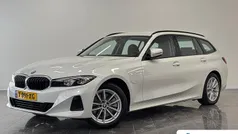 Wit Gebruikt 2023 BMW 320e Comfort Edition Stationwagen | € 33.445 (Super prijs)