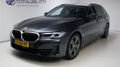 Grijs Gebruikt 2021 BMW 530e M Sport Stationwagen | € 31.900 (Goede deal)