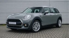 Grijs, metallic lak Gebruikt 2017 Mini One Clubman Comfort Stationwagen | € 16.450 (Eerlijke prijs)