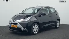 Gebruikt 2017 Toyota Aygo X-play Hatchback | € 8.445 (Eerlijke prijs)